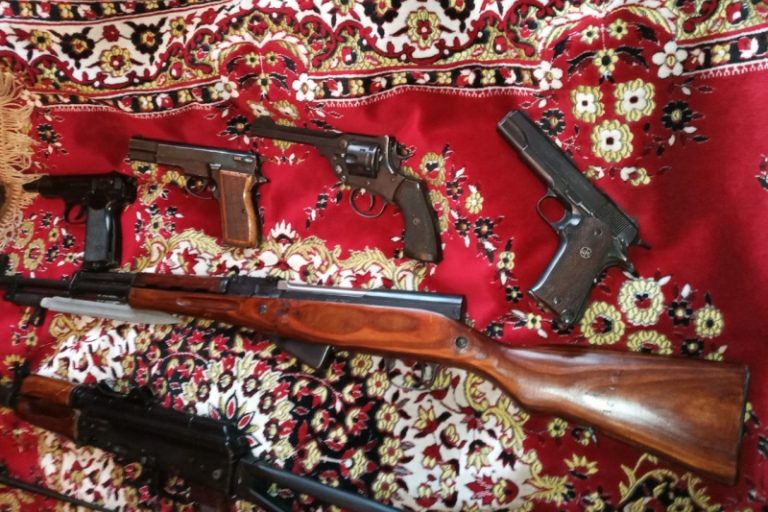 Житель Твери открыл стрельбу в квартире многоэтажки