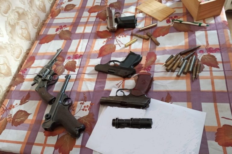 Житель Твери открыл стрельбу в квартире многоэтажки