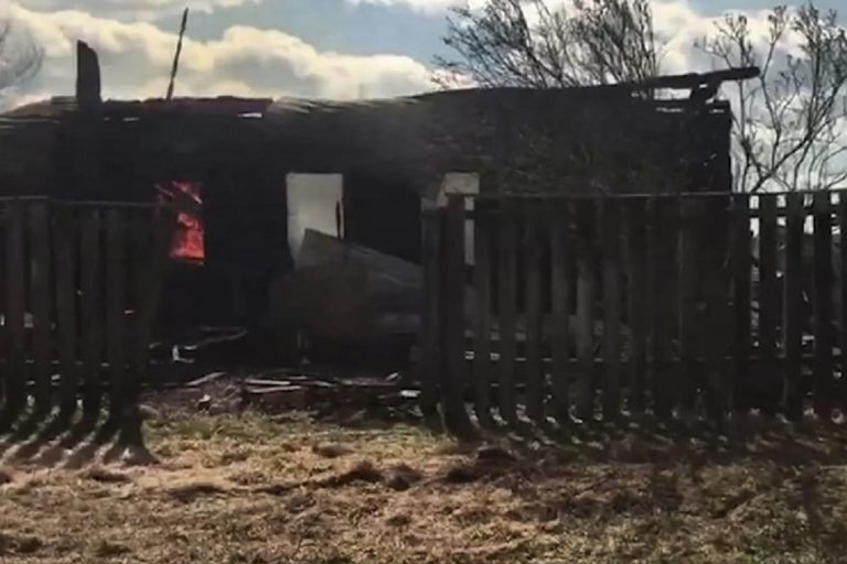 В деревне под Бежецком произошел масштабный пожар