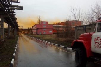 На заводском складе с бромом в Тверской области произошел хлопок с выбросом дыма На заводском складе с бромом в Тверской области произошел хлопок с выбросом дыма