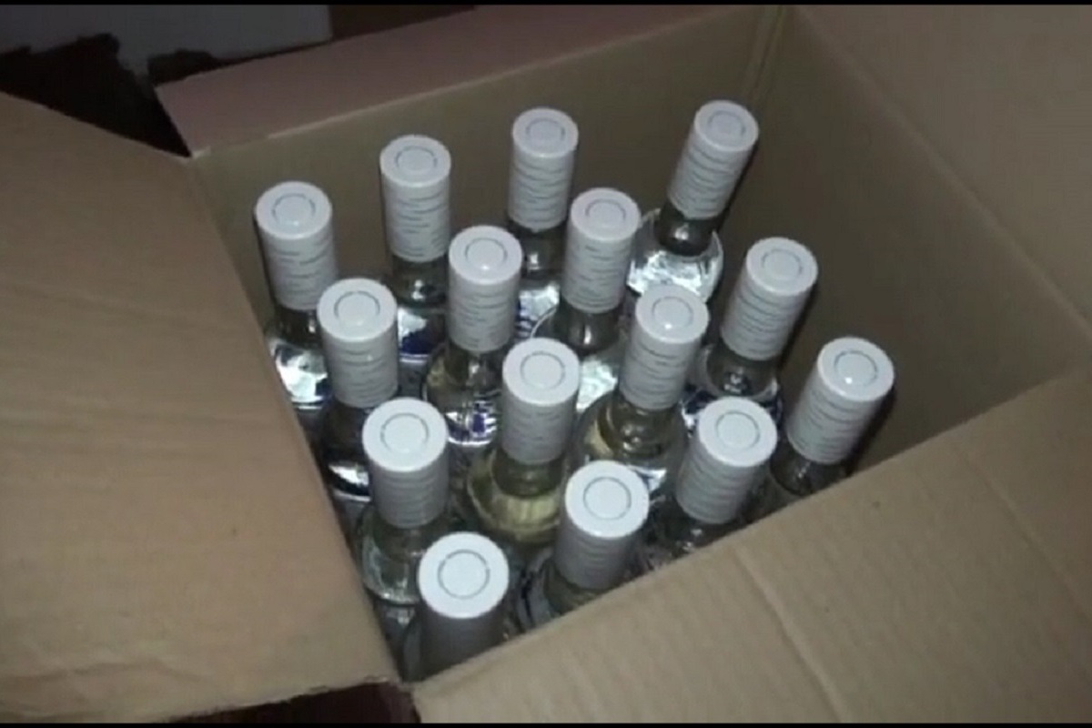 Грабительница и продавец магазина вступили в схватку за 5 бутылок алкоголя в Тверской области