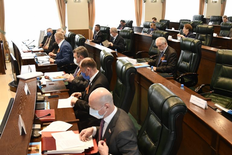 Областной парламент внес изменения в бюджет Тверской области