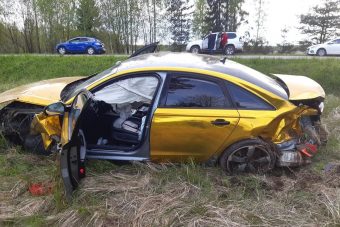 В Тверской области пьяный водитель, скрываясь от гаишников, вылетел в кювет