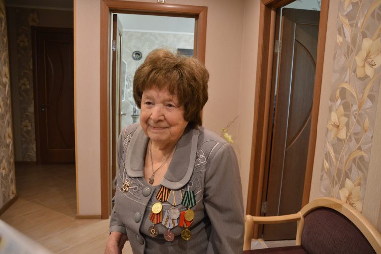 Cо столетием ветерана Великой Отечественной войны Фаину Терентьеву поздравил Игорь Руденя