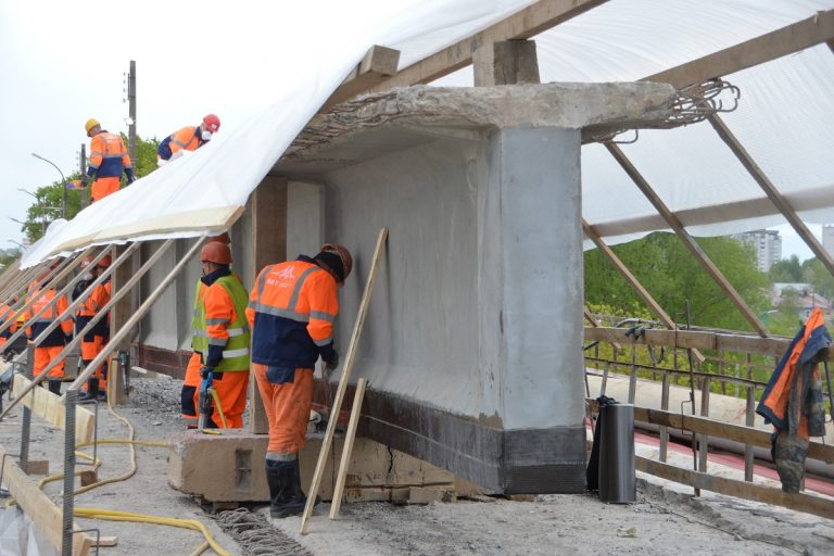 Названы примерные сроки окончания ремонта Крупского моста в Твери