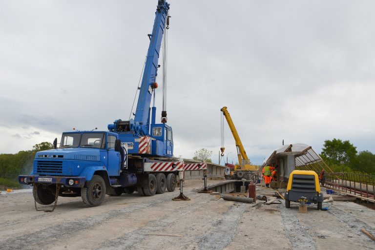 Названы примерные сроки окончания ремонта Крупского моста в Твери