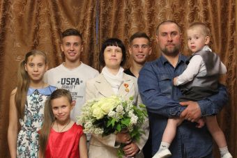 Многодетная пара из Твери удостоена государственной награды Многодетная пара из Твери удостоена государственной награды