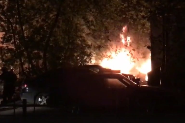 Ночью в Твери сгорел автомобиль