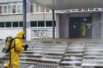 Спасатели продезинфицировали тверскую школу от коронавируса
