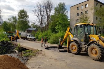Асфальт на мостовой переправе в Кимрах провалился из-за подмыва грунта
