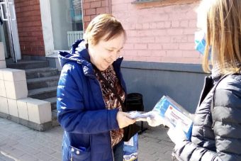 В Тверской области за 5 дней людям раздали бесплатно более 200 тысяч масок В Тверской области за 5 дней людям раздали бесплатно более 200 тысяч масок