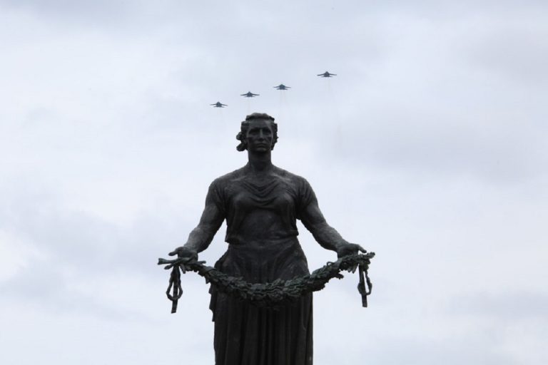 Тверские самолеты торжественно нарушили покой Санкт-Петербурга