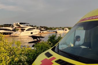 В Тверской области мужчина на гидроцикле сбил девушку