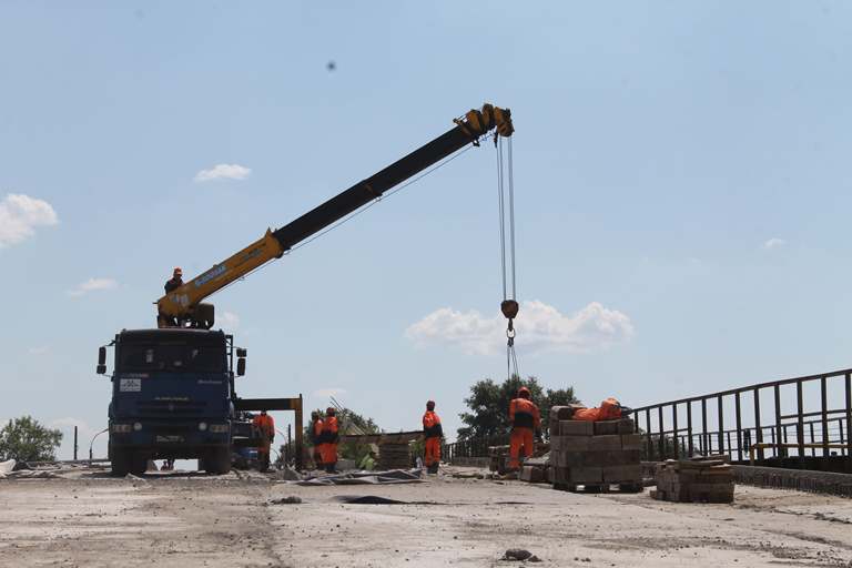 В Твери продолжается строительство моста через Тьмаку