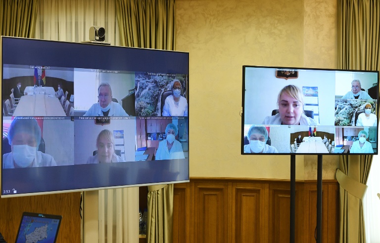 Соцработники Тверской области рассказали Игорю Рудене о своевременном получении региональных выплат