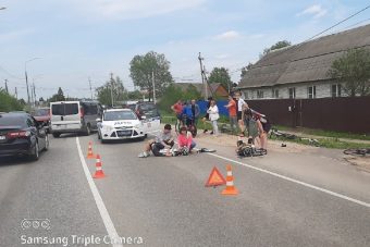 Двое велосипедистов сбиты под Тверью. Водитель скрылся Двое велосипедистов сбиты под Тверью. Водитель скрылся