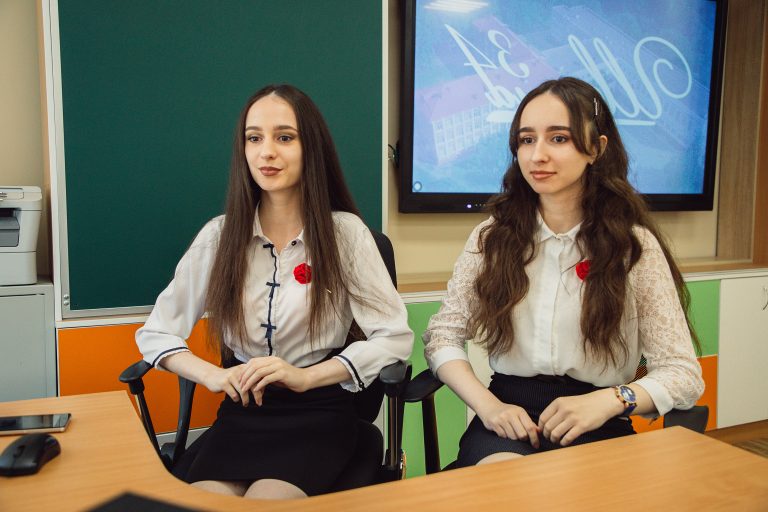 Губернатор Тверской области поздравил золотых медалистов с окончанием школы