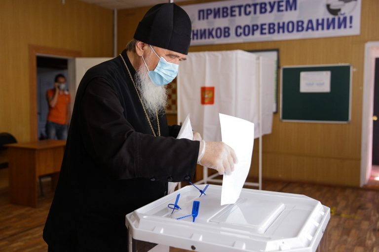 В Тверской области по поправкам в Конституцию активно голосуют медики