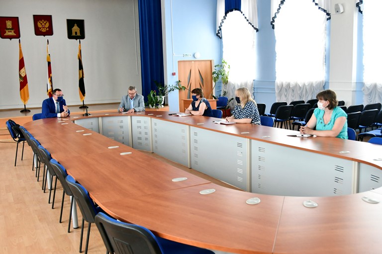 Законодательное собрание Тверской области проводит видеоселекторы и встречи на тему поправок к Конституции РФ