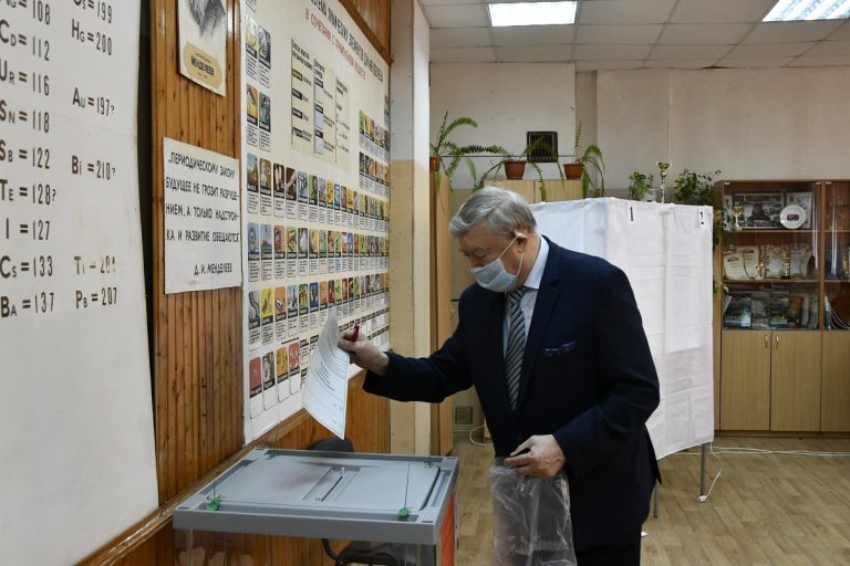 25 июня по поправкам в Конституцию проголосовал председатель Заксобрания Тверской области