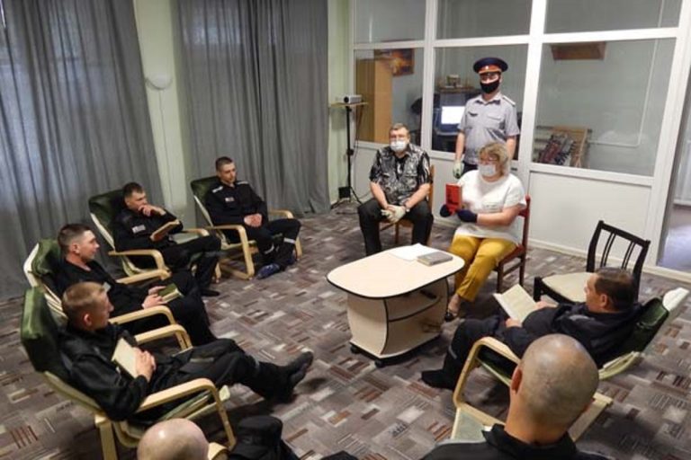 Для осужденных исправительной колонии в Тверской области провели литературную встречу