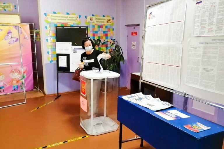 Ветеран Владимир Левандовский принял участие в голосовании по поправкам в Конституцию