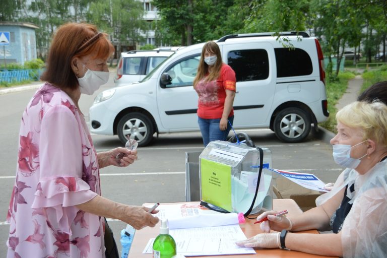 В Тверской области голосование проводится во дворах домов и в дачных кооперативах