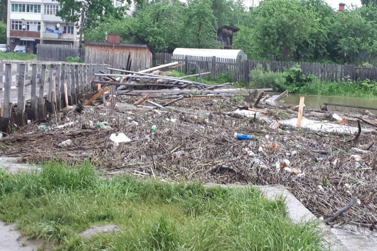 В Кашине смыло шесть мостов В Кашине смыло шесть мостов