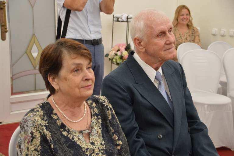 В Твери десять супружеских пар, проживших в браке более 25 лет, получили медали