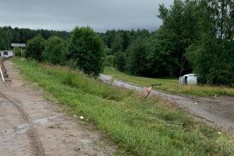 В Тверской области легковушка перевернулась, вылетев в кювет