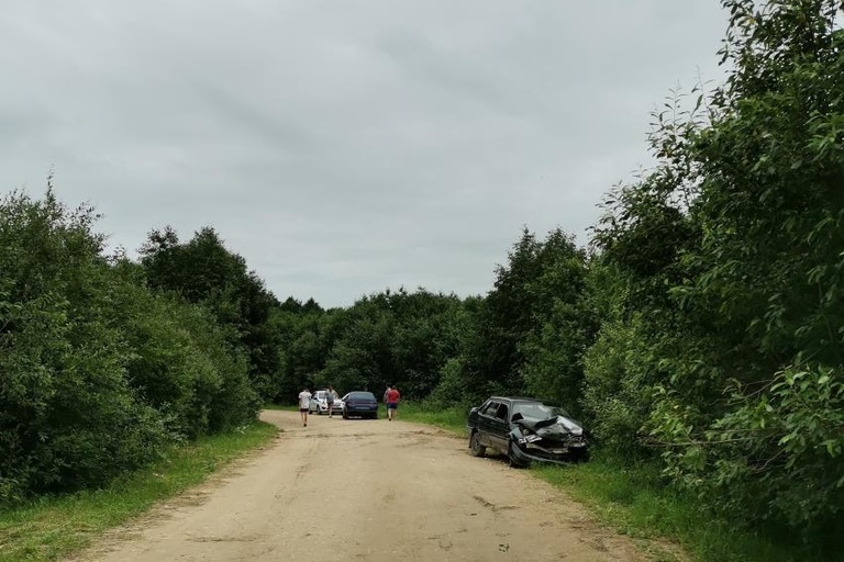 В Тверской области столкнулись автомобили двух нарушителей