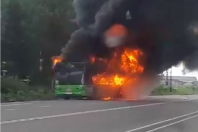 В Конаковском районе загорелся автобус