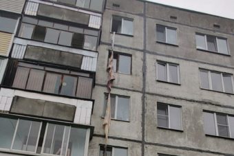 Жительница Тверской области погибла, пытаясь спуститься с пятого этажа по простыням
