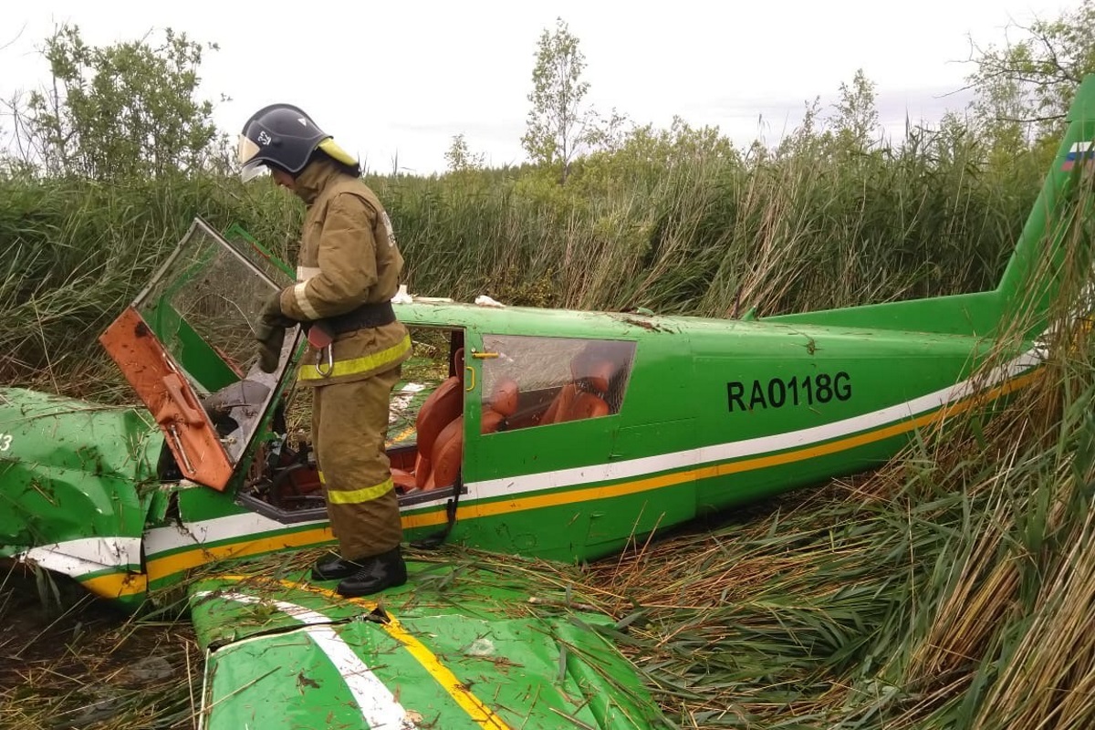 Приземлившийся на болото в Тверской области самолёт сняли с воздуха