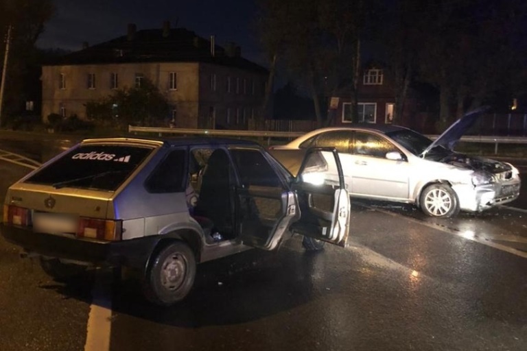 В столкновении автомобилей в Тверской области пострадали три человека