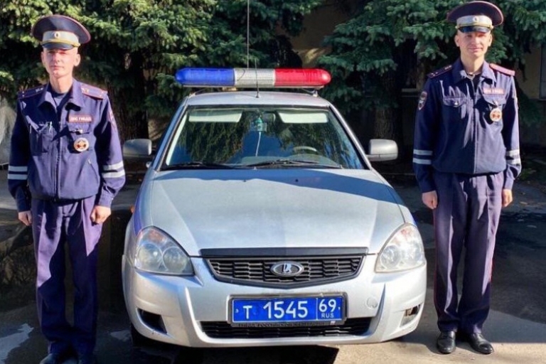 Под Тверью экипаж ДПС спас второго за месяц дачника