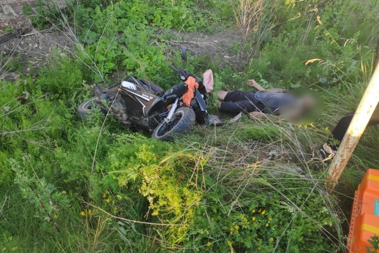 В Тверской области водитель скутера погиб, врезавшись в дорожный знак В Тверской области водитель скутера погиб, врезавшись в дорожный знак