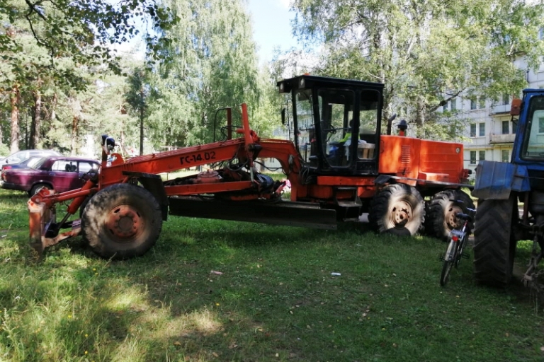 В Тверской области рецидивист угнал автогрейдер
