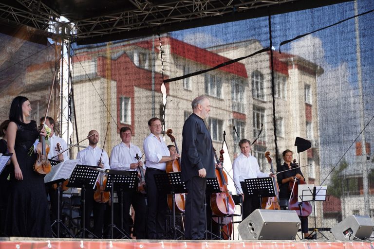 В Твери на площади Славы выступил Симфонический оркестр Мариинского театра под руководством Валерия Гергиева