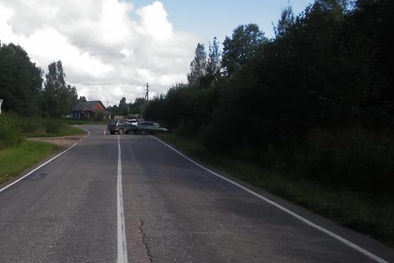 При столкновении автомобилей в Тверской области пострадал 10-летний мальчик