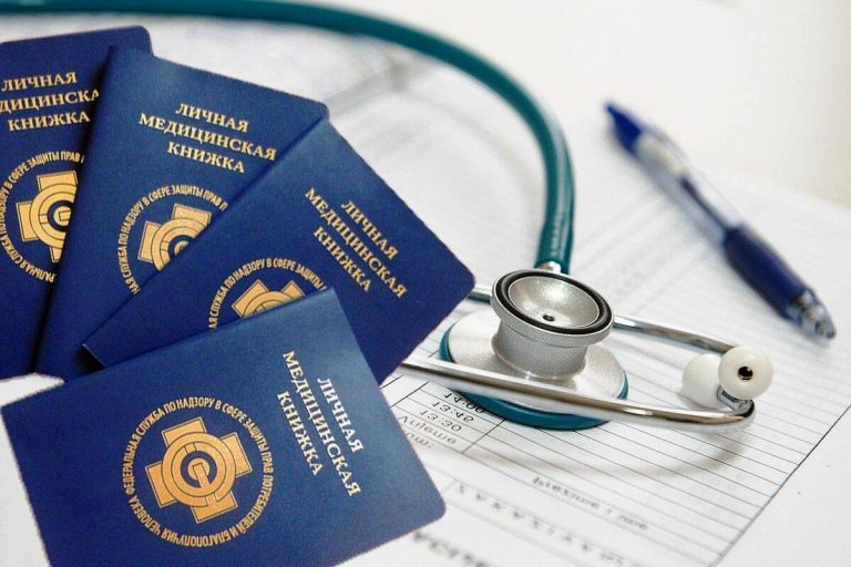 В Тверской области торговая организация занималась подделкой записей в медицинских книжках работников