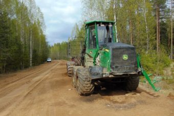 В Тверской области рецидивист угнал трактор за 1,3 млн рублей