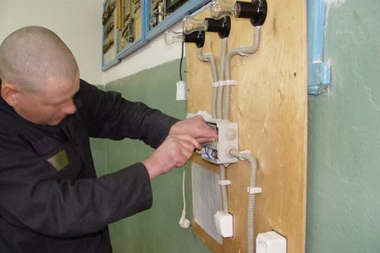 Осужденные колоний в Тверской области осваивают новые профессии