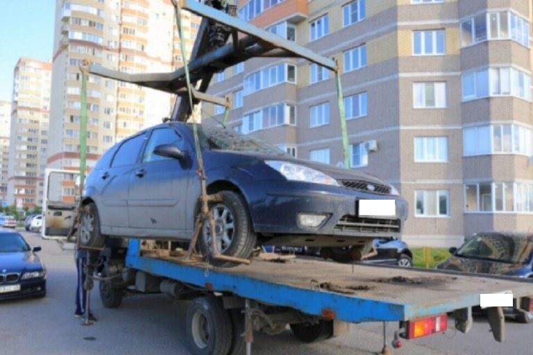 В Тверской области ощутимо подняли цены на штрафстоянку и эвакуацию автомобилей нарушителей ПДД