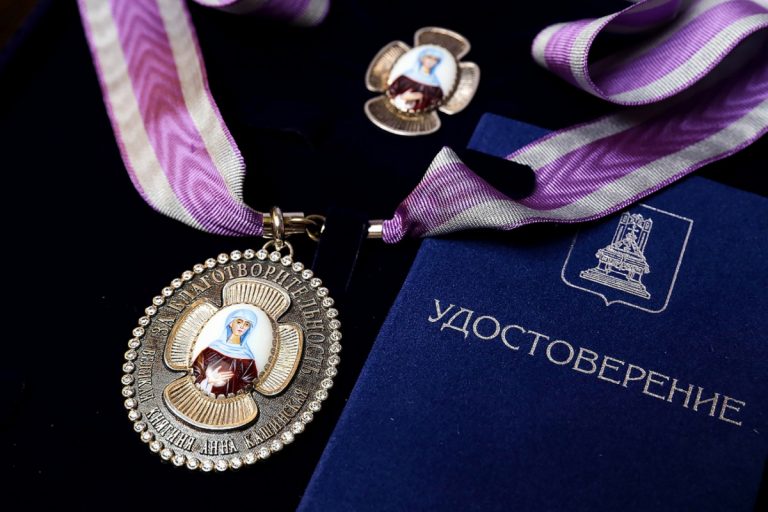 Почетный знак за помощь Тверской области в борьбе с коронавирусом вручен Владимиру Потанину