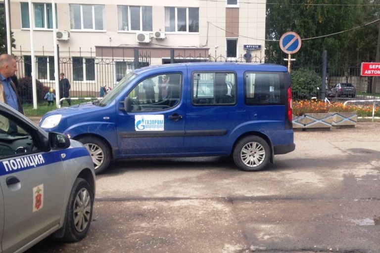 В Твери легковушка, сдавая назад, сбила пешехода