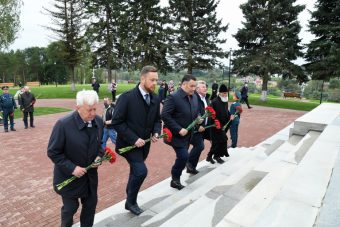 Игорь Руденя почтил память освободителей Ржева от немецко-фашистских захватчиков