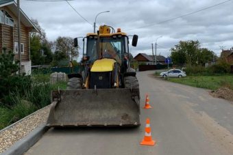 Экскаватор сбил пожилую женщину в Тверской области Экскаватор сбил пожилую женщину в Тверской области