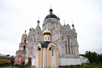 Юрий Борисов и Игорь Руденя посетили Казанский  монастырь в Вышнем Волочке