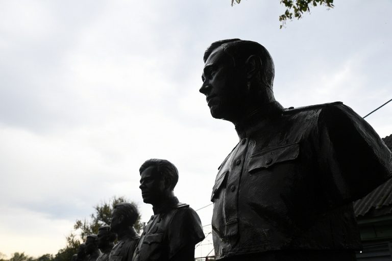 Почетные гости закрытия экспедиции "Ржев. Калининский фронт" посетили Ржевский филиал Музея Победы